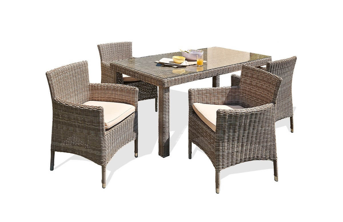 Ensemble table en verre transparent et 4 fauteuils assortis