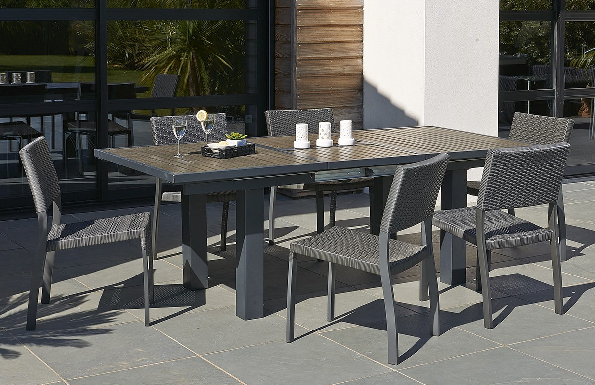 Ensemble table composite et 6 chaises en résine tressée