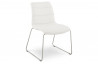 Chaise en similicuir blanche