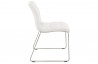 Chaise en similicuir blanche