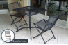 Guéridon perforé et 2 chaises assorties