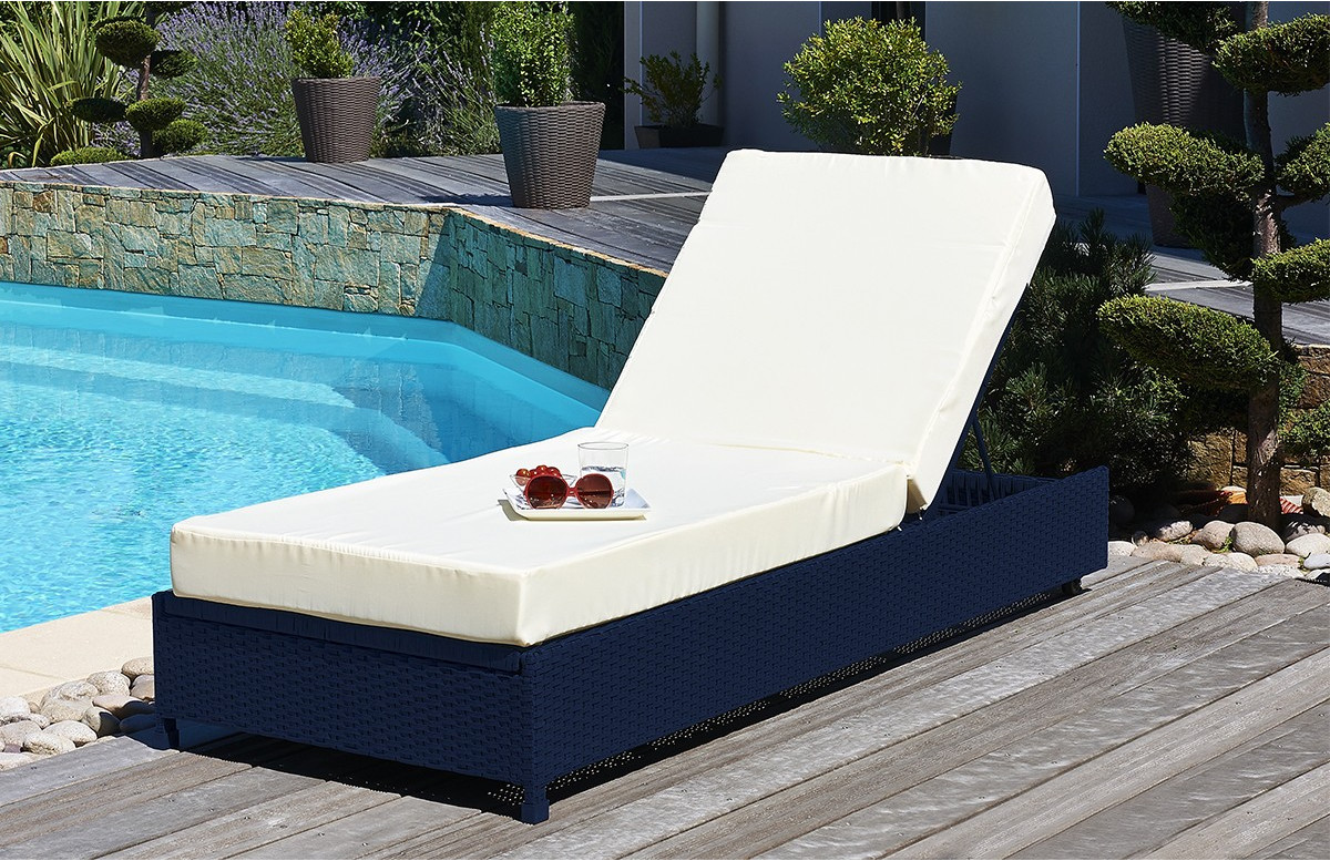 https://www.lerevechezvous.com/19642-product_img_default/lit-de-piscine-en-resine-tressee-coloris-bleu-nuit.jpg