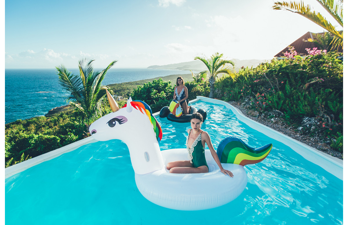 Bouée géante gonflable Bestway piscine licorne 590x404cm 6 personnes