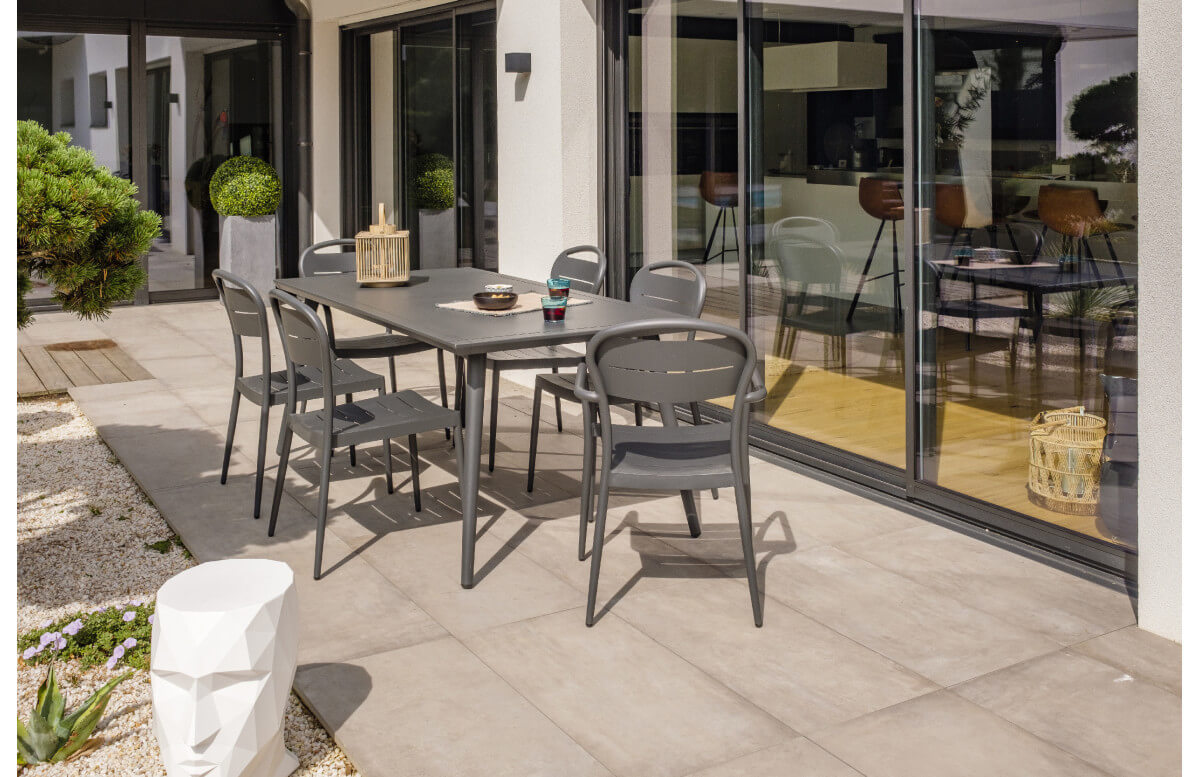 Ensemble table et chaises de jardin en aluminium 6 personnes City garden anthracite MADELIA Ensemble table et chaises de jardin en aluminium 6 personnes City garden anthracite MADELIA