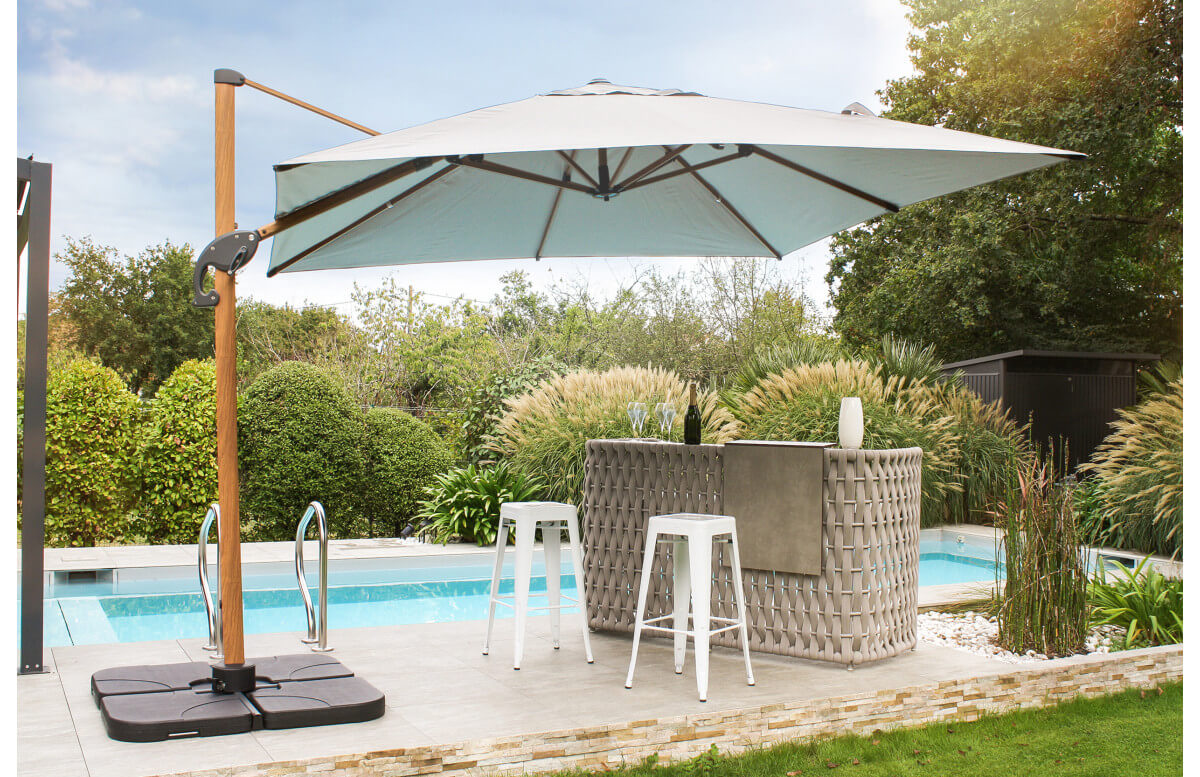 Parasol de jardin déporté inclinable imitation bois SEVILLA 2,5x2,5m en aluminium et toile polyester DCB GARDEN