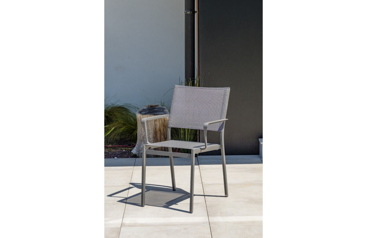 Fauteuil de jardin empilable STOCKHOLM en textilène noir et aluminium Anthracite DCB GARDEN