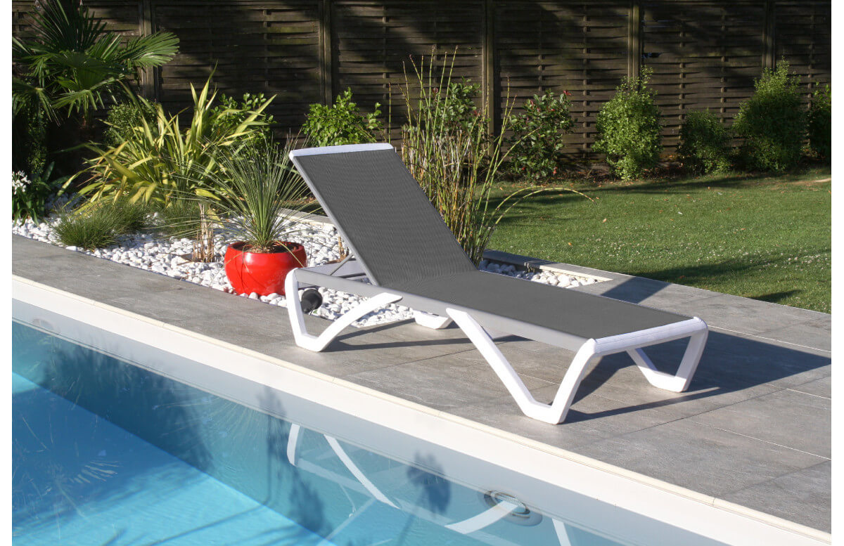 Bain de soleil design empilable en PVC Riga DCB Garden Bain de soleil design empilable en PVC Riga DCB Garden