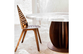 Table de jardin ronde en corten bruni et plateau en acier laqué et verre trempé IRIDE - TrackDesign par Alessandra Savio