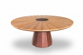 Table de jardin ronde en corten bruni et bois de mélèze brossé à l'eau SPICA - TrackDesign par Alessandra Savio