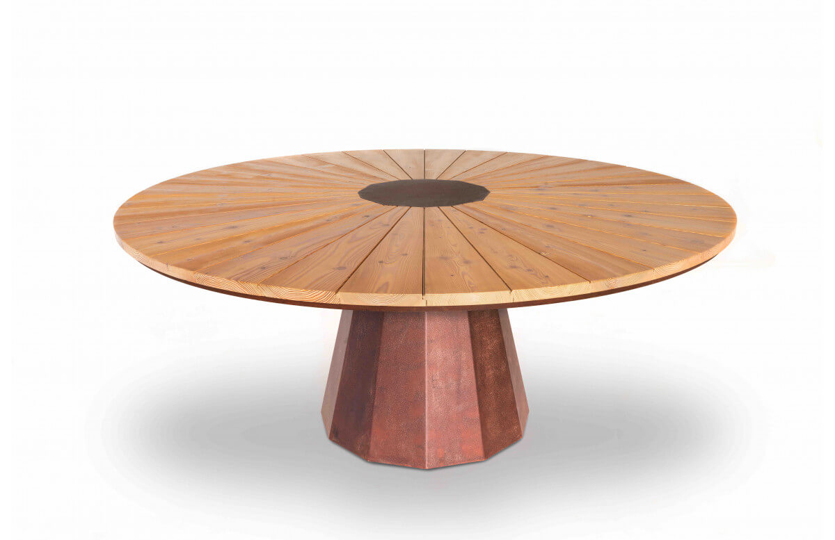 Table de jardin ronde en corten bruni et bois de mélèze brossé à l'eau SPICA - TrackDesign par Alessandra Savio