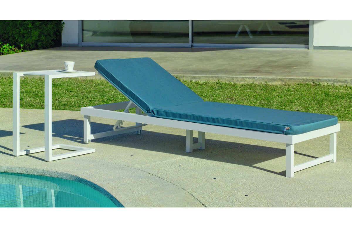 Bain de soleil multi-positions à roulettes en aluminium et Dralon - Nilo - blanc - Hevea Bain de soleil multi-positions à roulettes en aluminium et Dralon - Nilo - blanc - Hevea