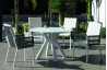 Table ronde salon de jardin 4 personnes en aluminium et Krion - Velonia - blanche - Hevea