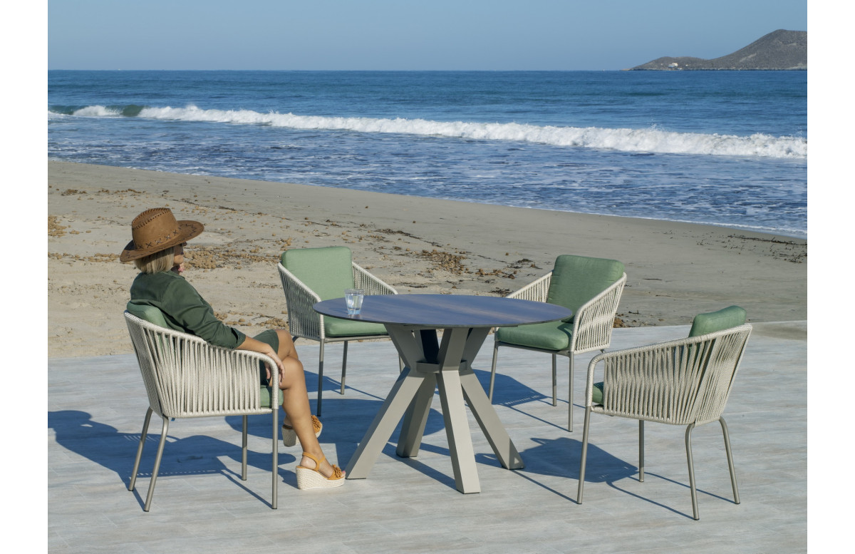 Ensemble table ronde et fauteuils de jardin 4 personnes en aluminium et HPL - Sumatra/tulip - champagne - Hevea Ensemble table ronde et fauteuils de jardin 4 personnes en aluminium et HPL - Sumatra/tulip - champagne - Hevea