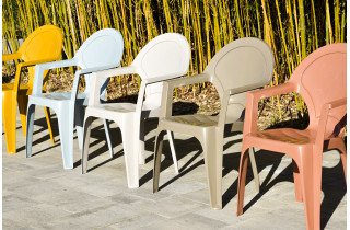 Fauteuil de jardin empilable DAMA en polypropylène EZPELETA
