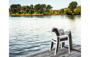 Fauteuil de jardin empilable DOCK en polypropylène EZPELETA