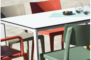 Table de jardin rectangulaire MEET en aluminium et HPL 4 personnes EZPELETA