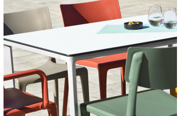 Table de jardin rectangulaire MEET en aluminium et HPL 4 personnes EZPELETA