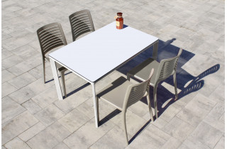 Ensemble table et chaises de jardin empilables 4 personnes Ezpeleta Meet-Park
