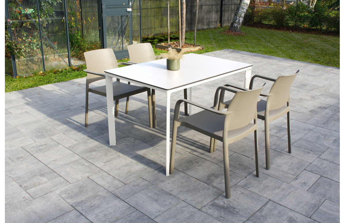 Ensemble table et fauteuils de jardin empilables 4 personnes Ezpeleta Meet-Dock