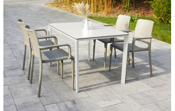 Ensemble table et fauteuils de jardin empilables 4 personnes Ezpeleta Meet-Hall