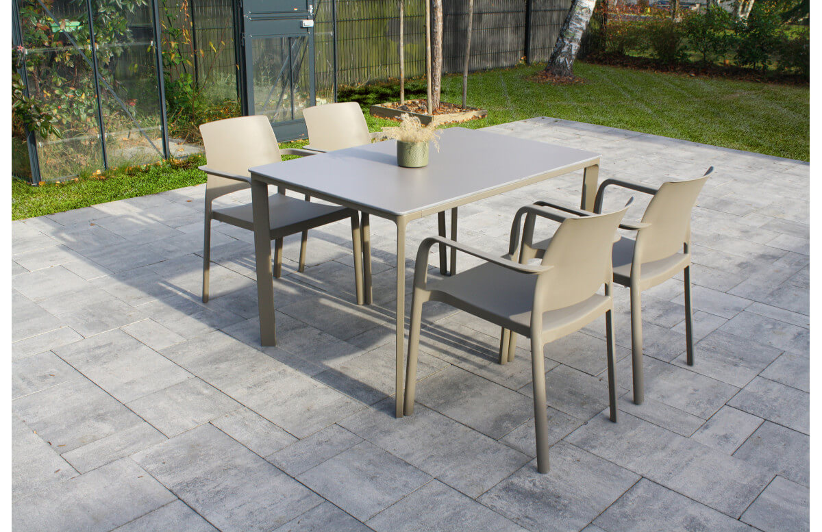 Ensemble table et fauteuils de jardin empilables 4 personnes Ezpeleta Meet-Dock Ensemble table et fauteuils de jardin empilables 4 personnes Ezpeleta Meet-Dock