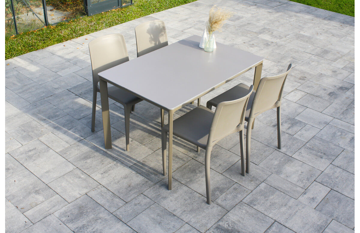 Ensemble table et chaises de jardin empilables 4 personnes Ezpeleta Meet-Hall