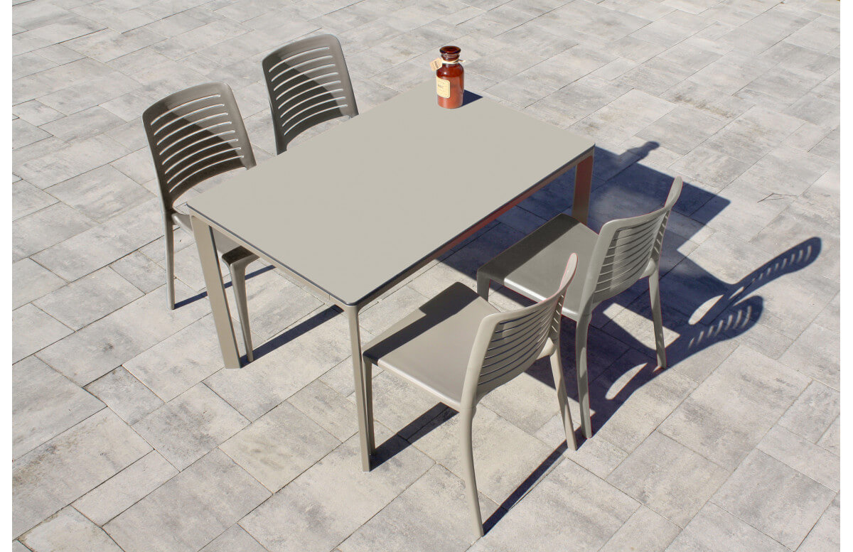 Ensemble table et chaises de jardin empilables 4 personnes Ezpeleta Meet-Park Ensemble table et chaises de jardin empilables 4 personnes Ezpeleta Meet-Park