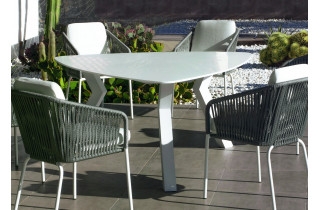 Table triangulaire salon de jardin 6 personnes en aluminium et Krion - Everest - blanche - Hevea