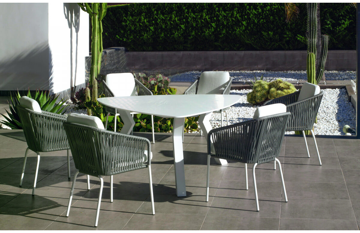 Ensemble table triangulaire et fauteuils de jardin 6 personnes en aluminium et Krion - Everest/tulip - blanc - Hevea