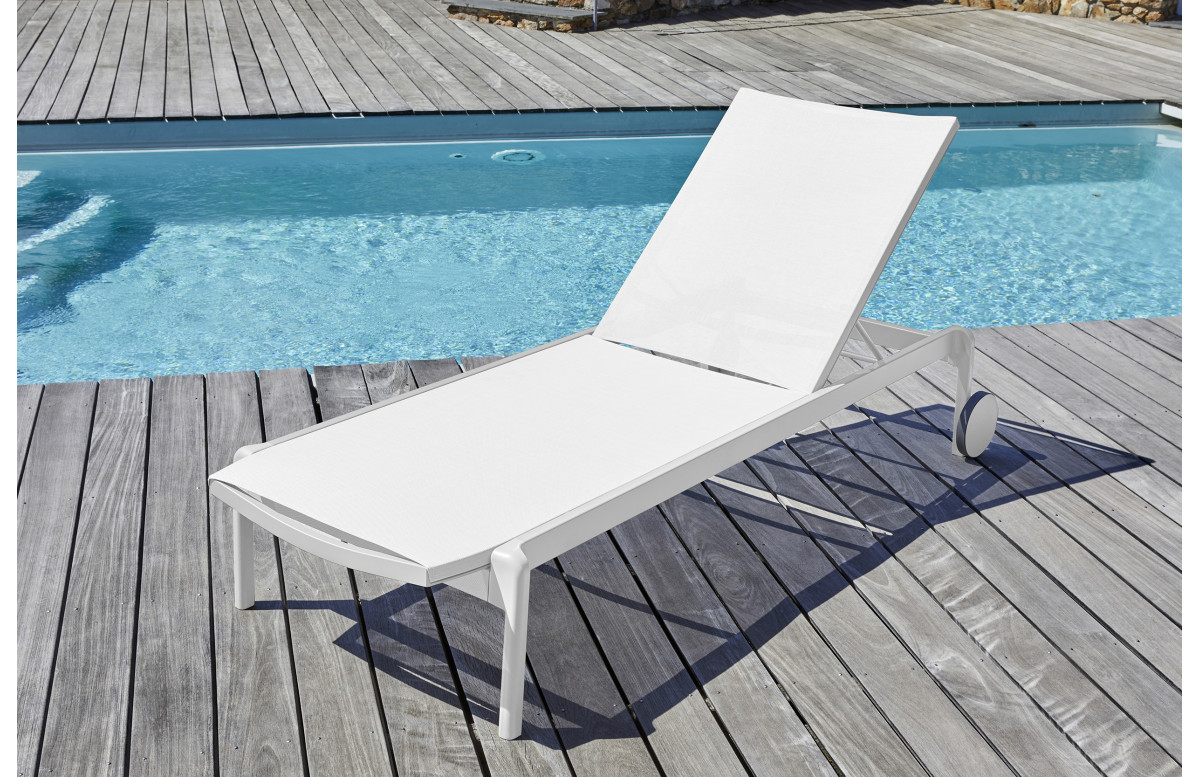 Bain de soleil empilable LAGO en aluminium laqué et toile phifertex EZPELETA Bain de soleil empilable LAGO en aluminium laqué et toile phifertex EZPELETA