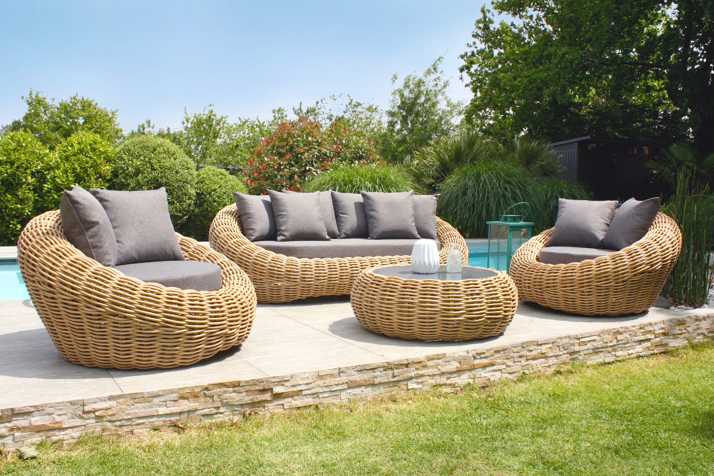 Chaise de jardin en résine tressée couleur naturelle